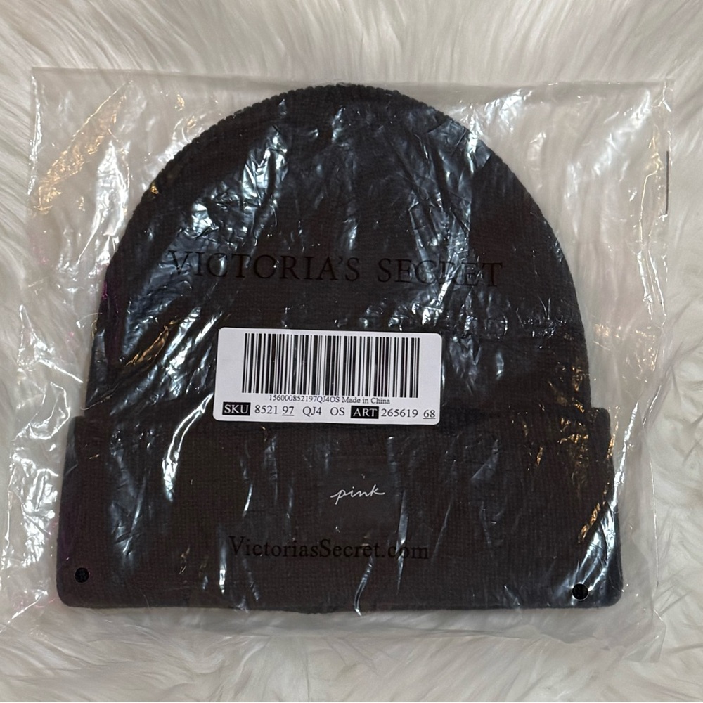 VS PINK Rib Beanie in PURE BLACK - Picture 3 of 3
